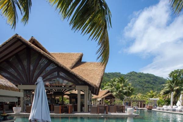 Đội Ngũ Thi Công Chòi Lá Cafe Giá Rẻ Trọn Gói